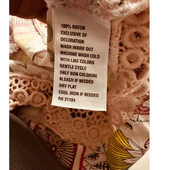 Crown & Ivy Women's Floral Long Sleeve Shirt V-Neck Flared Sleeves Size M - Picture 7 of 7